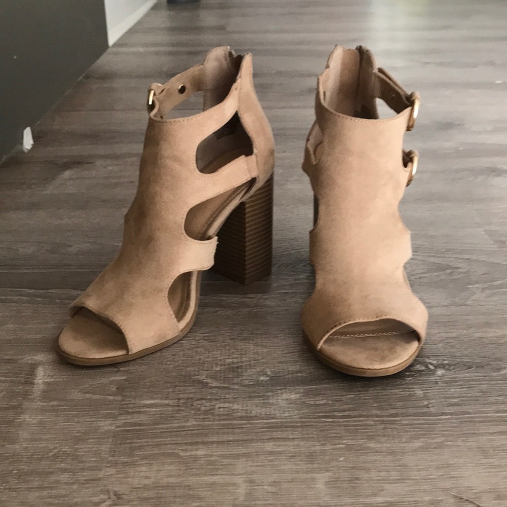 Host pick 🎉 Apt 9 tan suede peep toed boots